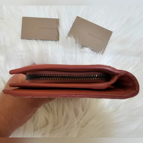 Bottega Veneta Intrecciato Flap Wallet, coral - Picture 6 of 14